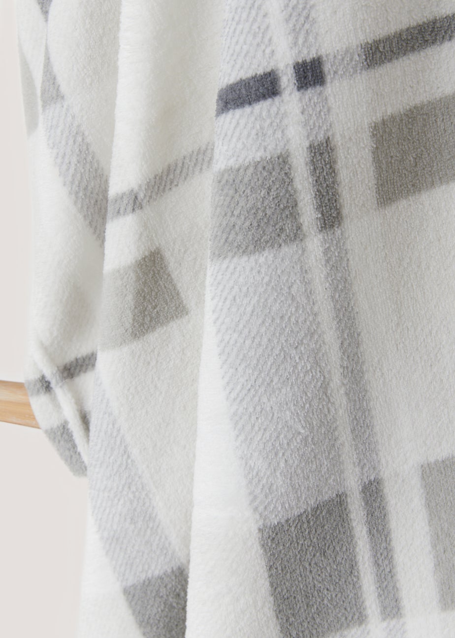 Grey Check Fleece Throw Blanket (130cm x 150cm)