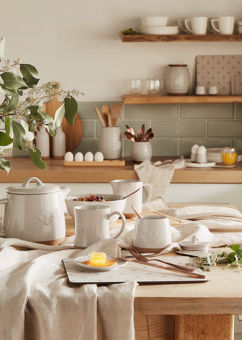 White Bee Teapot (13cm x 14cm)