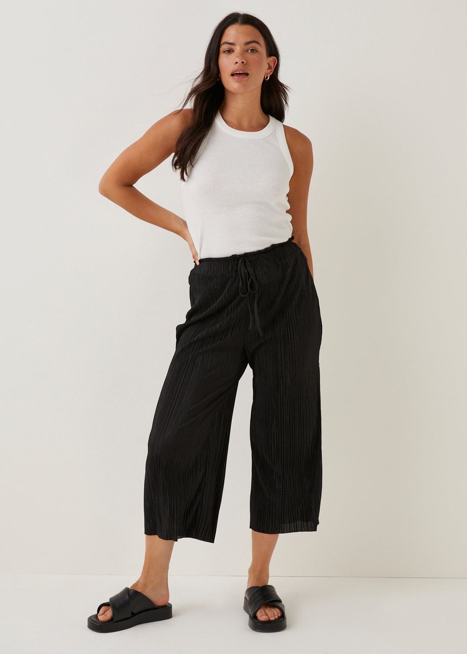 Black Plisse Cropped Trousers
