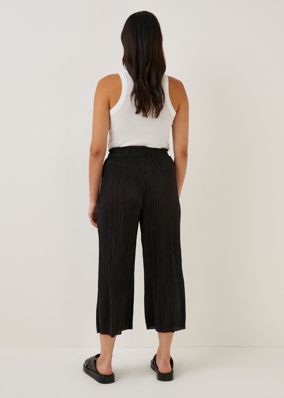 Black Plisse Cropped Trousers