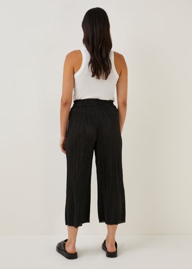 Black Plisse Cropped Trousers