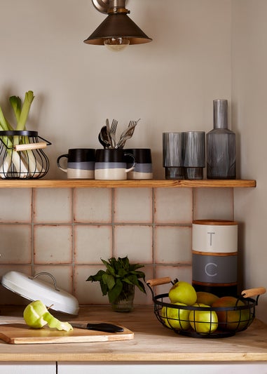 16 Piece Black Handle Cutlery Set