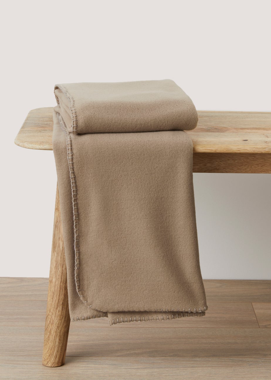 Neutral Fleece Throw (150cm x 130cm)