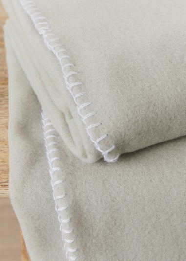 Grey Fleece Throw (150cm x 130cm)