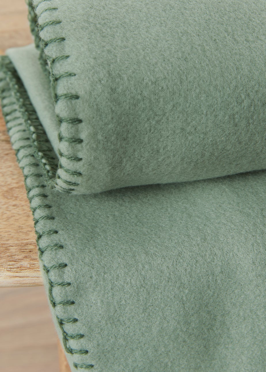 Green Fleece Throw (150cm x 130cm)