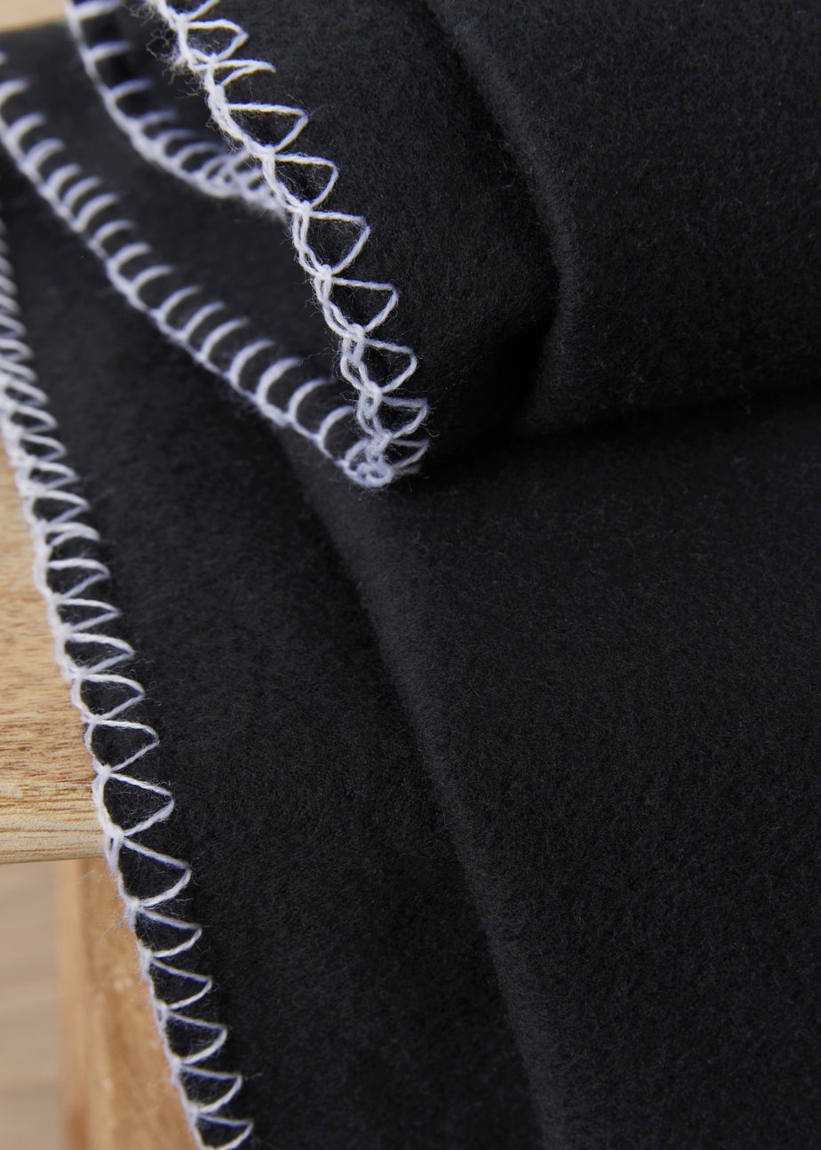 Monochrome Fleece Throw (150cm x 130cm)