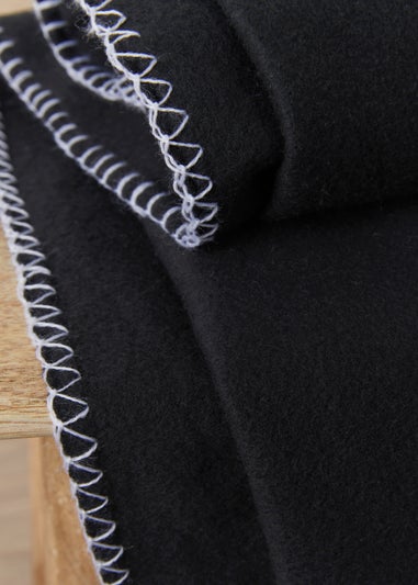 Monochrome Fleece Throw (150cm x 130cm)