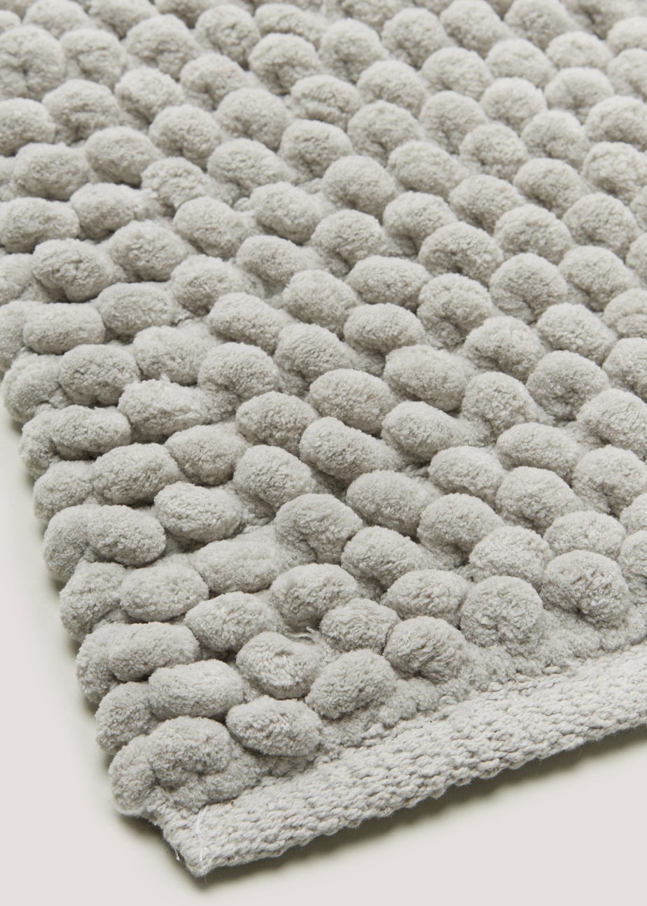 Grey Chunky Bobble Bath Runner (105cm x 40cm)