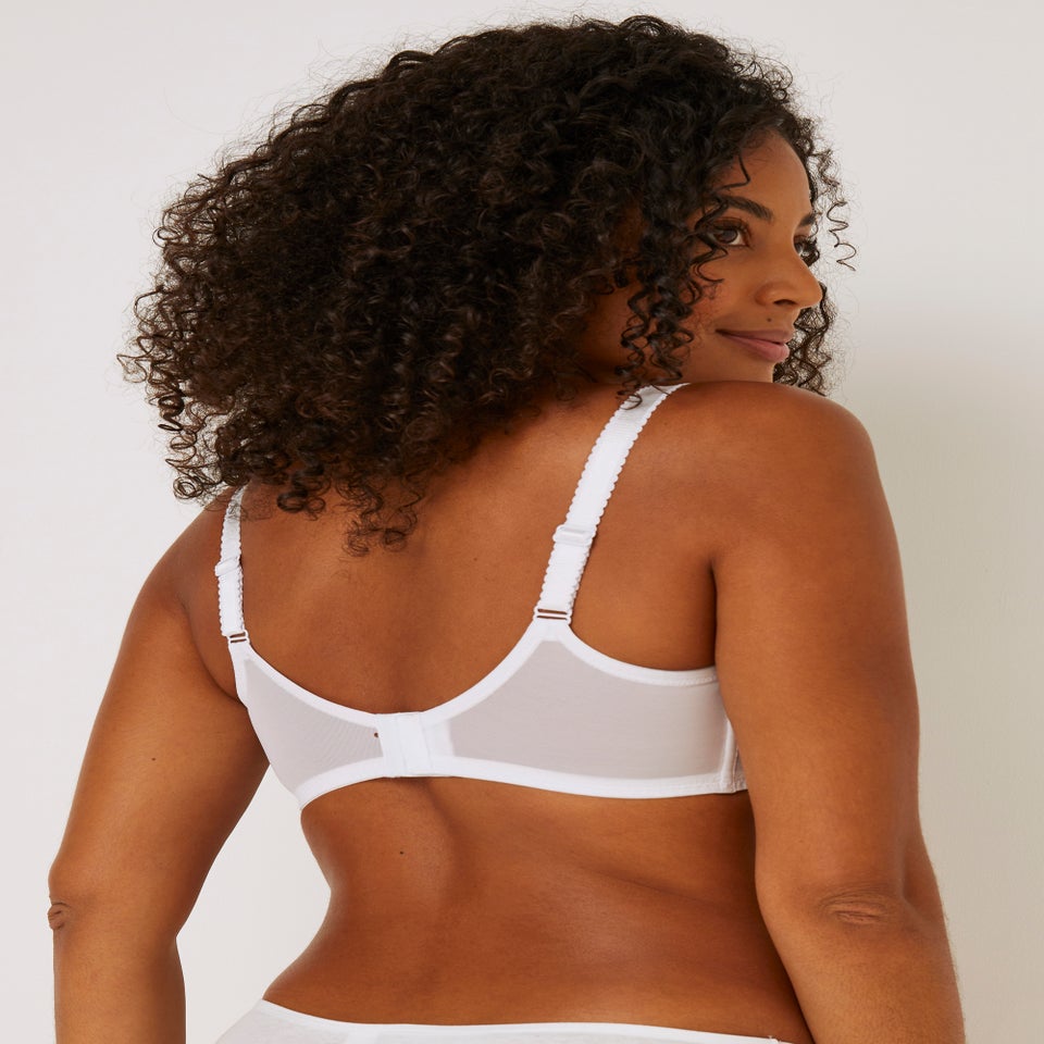 DD+ White Lace Stretch Bra