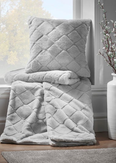 Catherine Lansfield Cosy Diamond Faux Fur Soft 130x170cm Blanket Throw Silver Grey