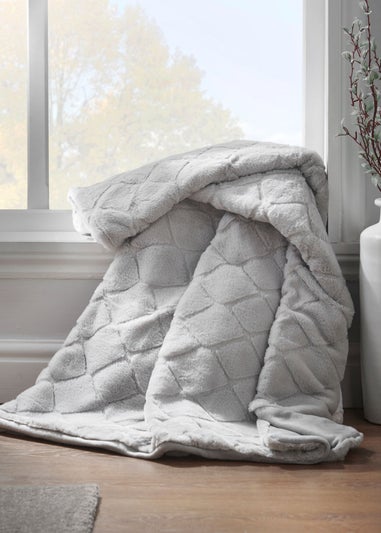 Catherine Lansfield Cosy Diamond Faux Fur Soft 130x170cm Blanket Throw Silver Grey