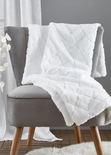 Catherine Lansfield Cosy Diamond Faux Fur Soft 130x170cm Blanket Throw White