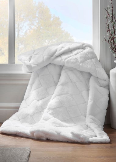 Catherine Lansfield Cosy Diamond Faux Fur Soft 130x170cm Blanket Throw White