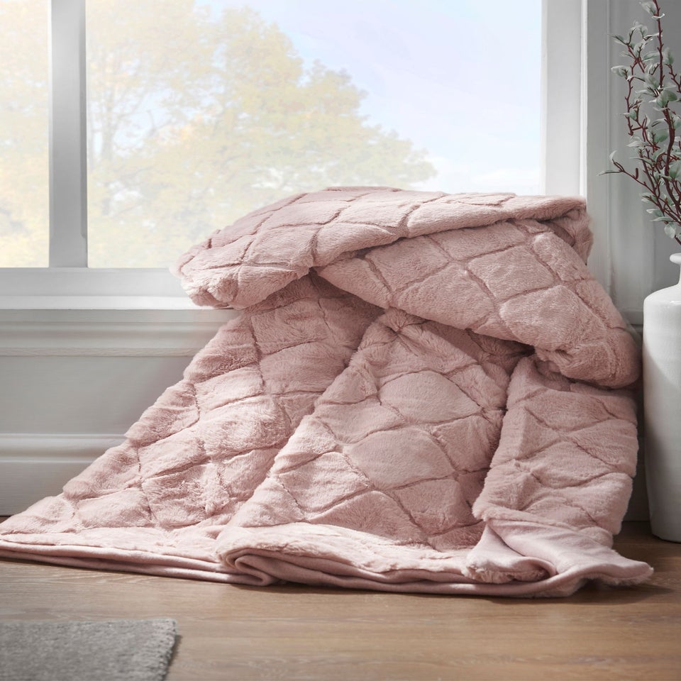 Catherine Lansfield Cosy Diamond Faux Fur Soft 130x170cm Blanket Throw Blush Pink
