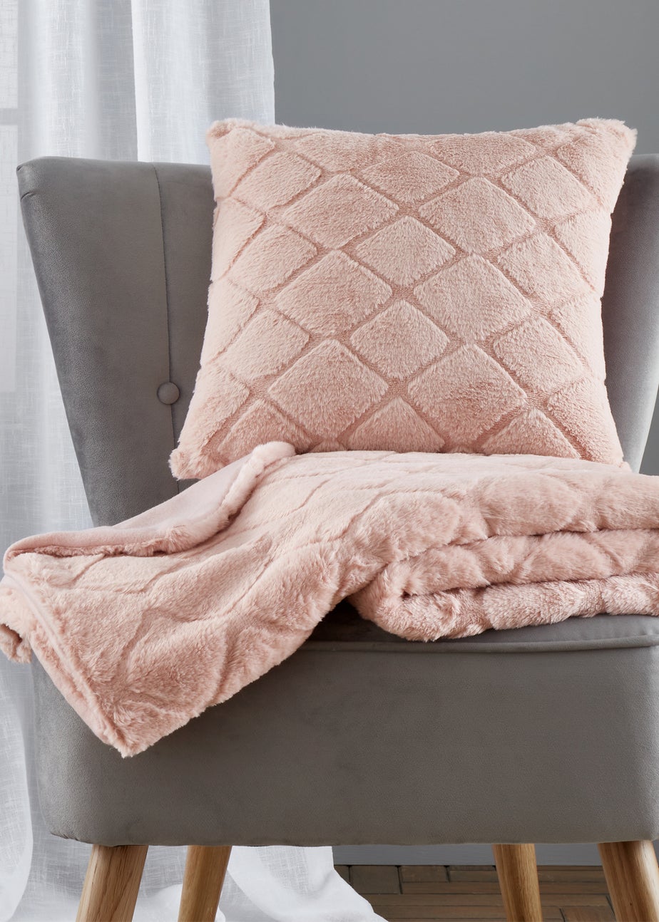 Catherine Lansfield Cosy Diamond Faux Fur Soft 130x170cm Blanket Throw Blush Pink