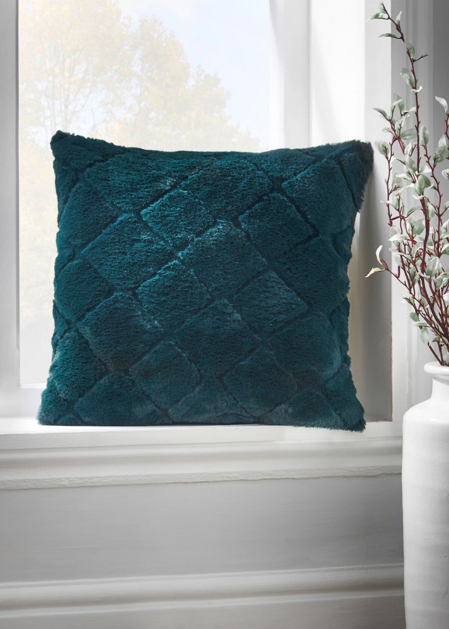 Catherine Lansfield Cosy Diamond Cushion