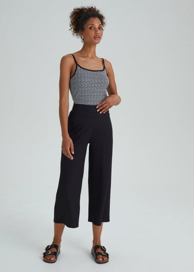 Black Textured Cropped Trousers