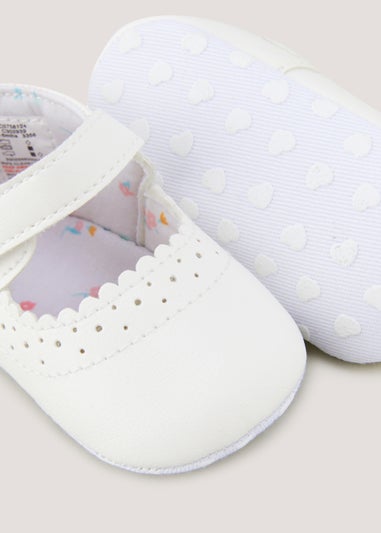 White Scallop Mary Jane Soft Sole Baby Shoes (Newborn-18mths)