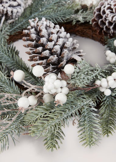 White Berry Wreath (55cm x 55cm x 13cm)