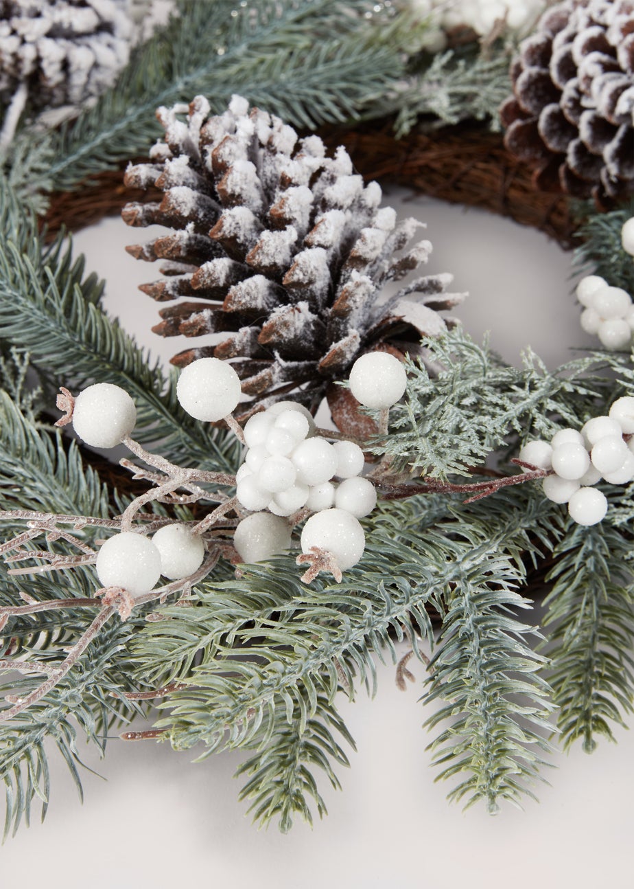 White Berry Wreath (55cm x 55cm x 13cm)