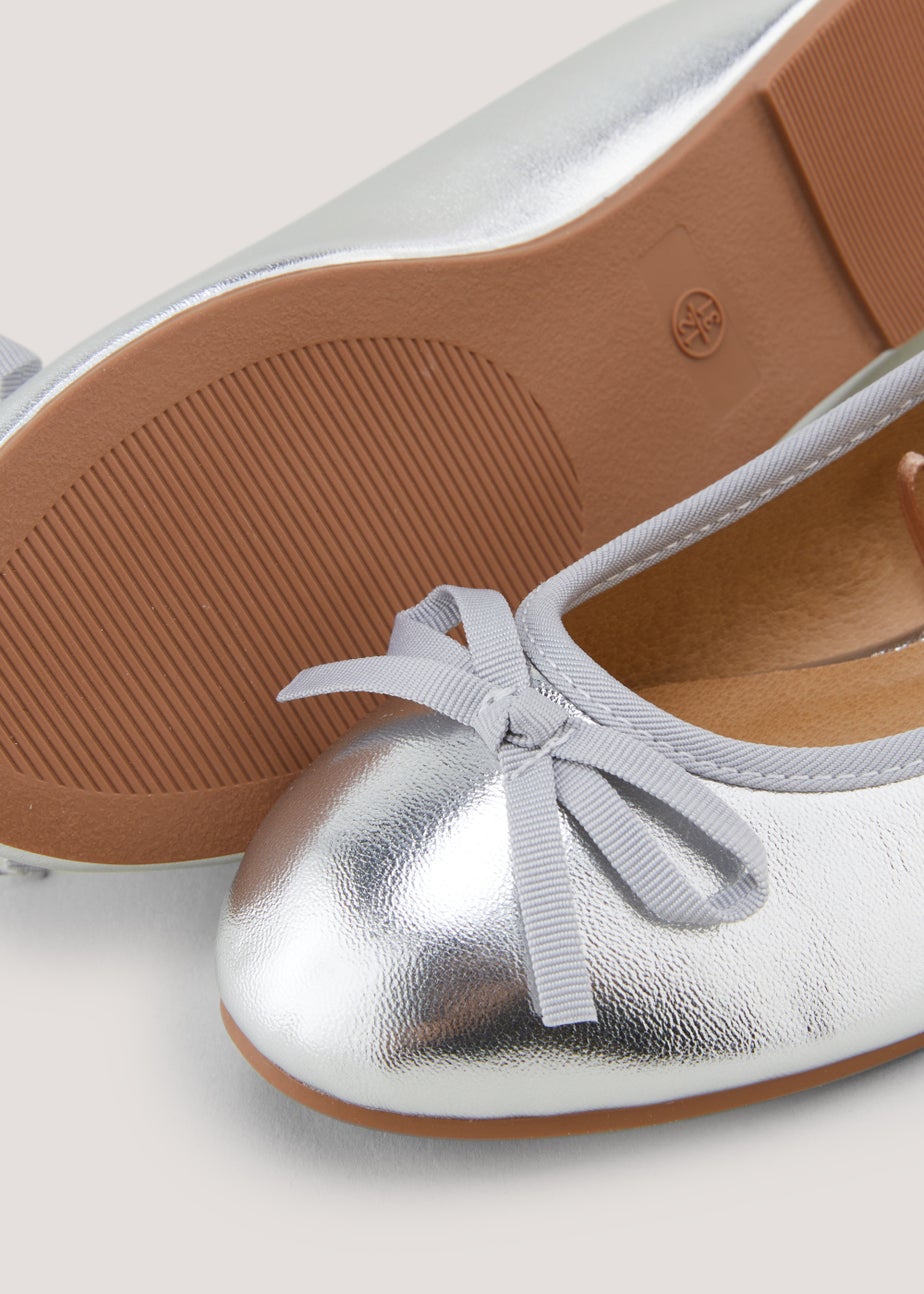 Girls Silver Ballet Flats (Younger 12-Older 5)