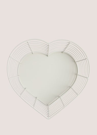 White Heart Wire Basket (26cm x 25cm x 10cm)
