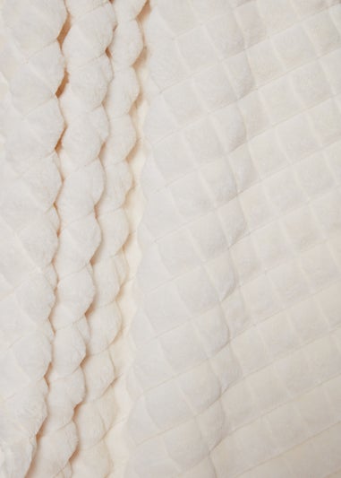 White Grid Faux Fur Throw (180cm x 150cm)