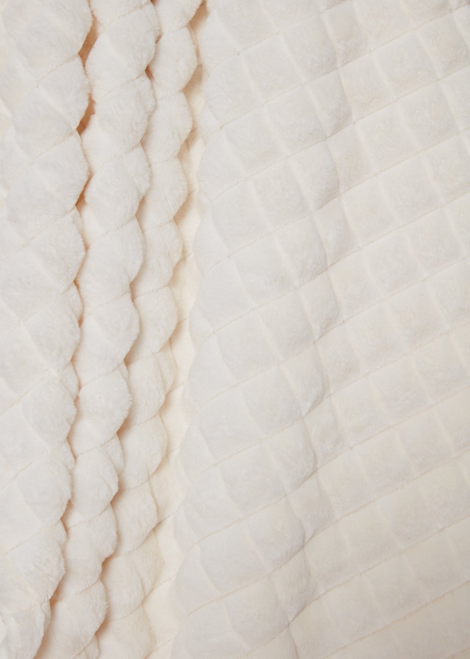 White Grid Faux Fur Throw (180cm x 150cm)