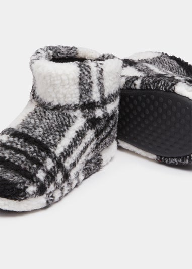 Boys Black Check Borg Boot Slippers (Younger 10-Older 6)