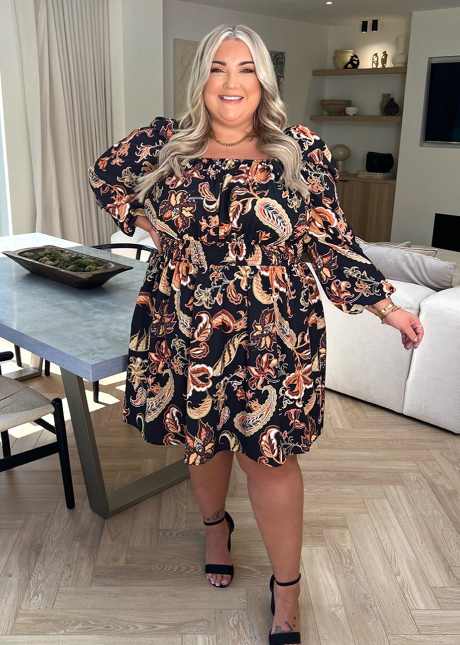 In the Style Jess Millichamp Curve Multicoloured Paisley Shirred Dress