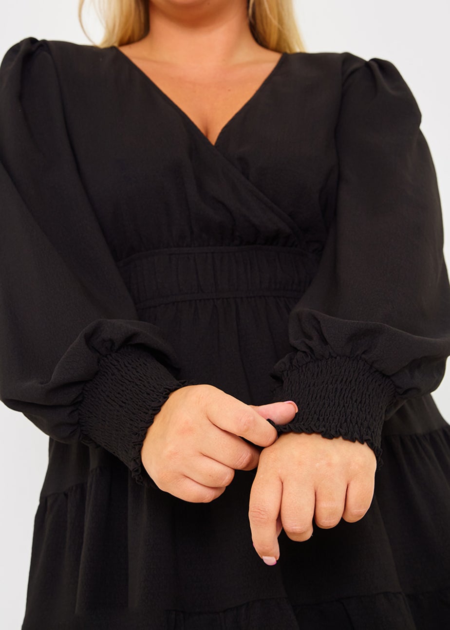 In the Style Danielle Black Crinkle Plunge Mini Dress