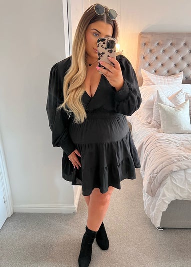 In the Style Danielle Black Crinkle Plunge Mini Dress