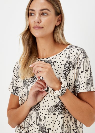 Oatmeal Giraffe Short Pyjama & Scrunchie Set