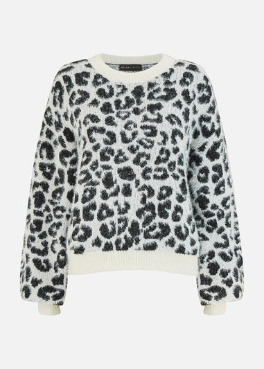 Mela Leopard Knitted Fluffy Jumper In White