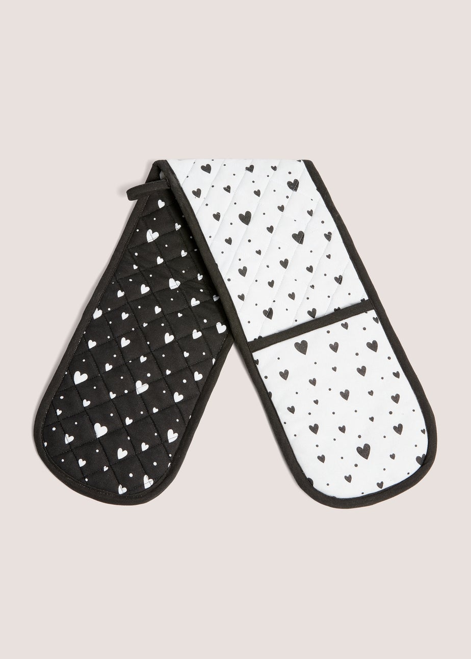 Black Heart Print Oven Gloves