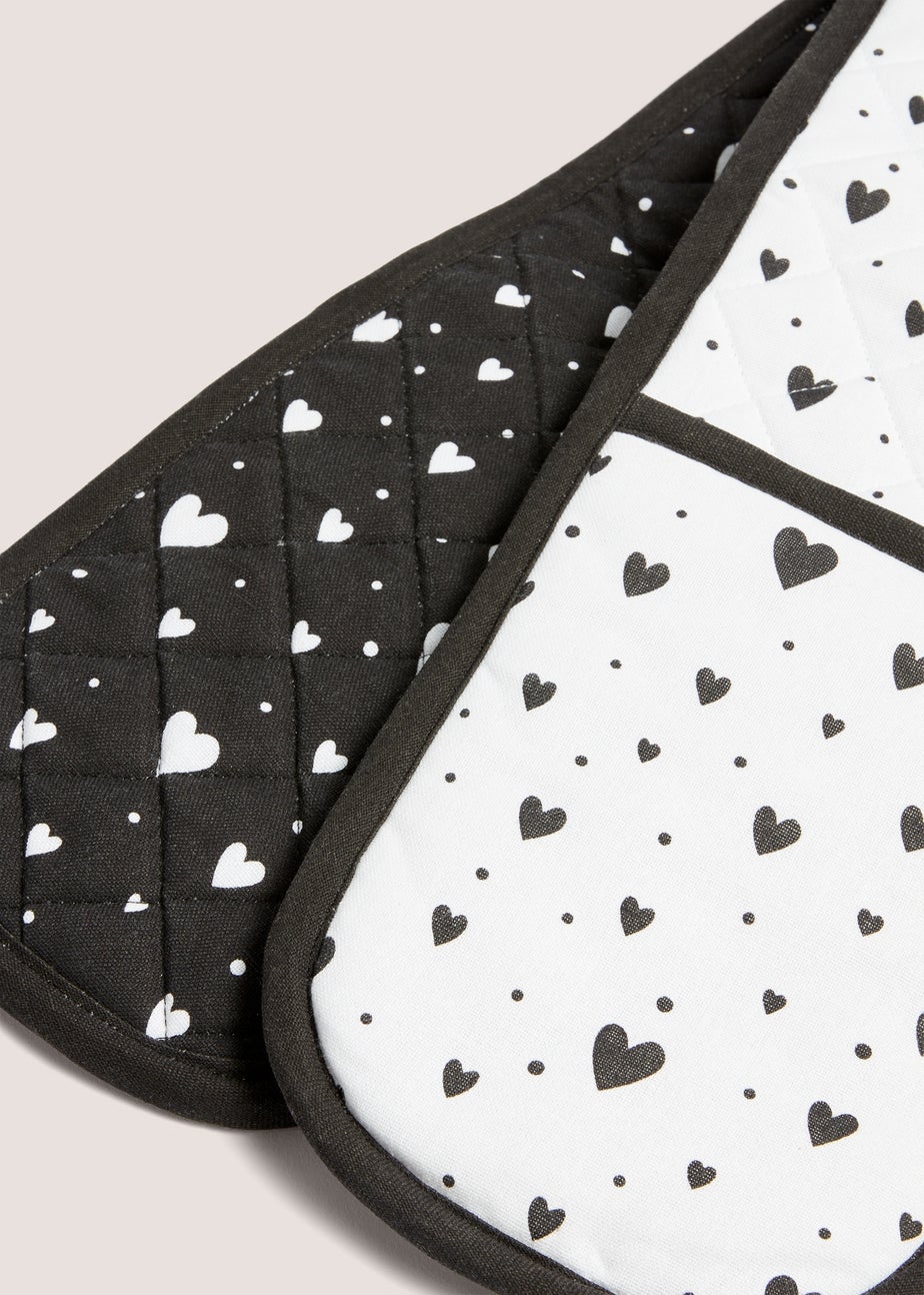 Black Heart Print Oven Gloves