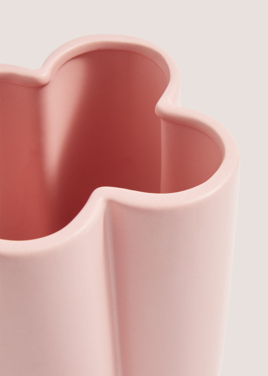 Pink Scallop Vase (15cm x 12cm)