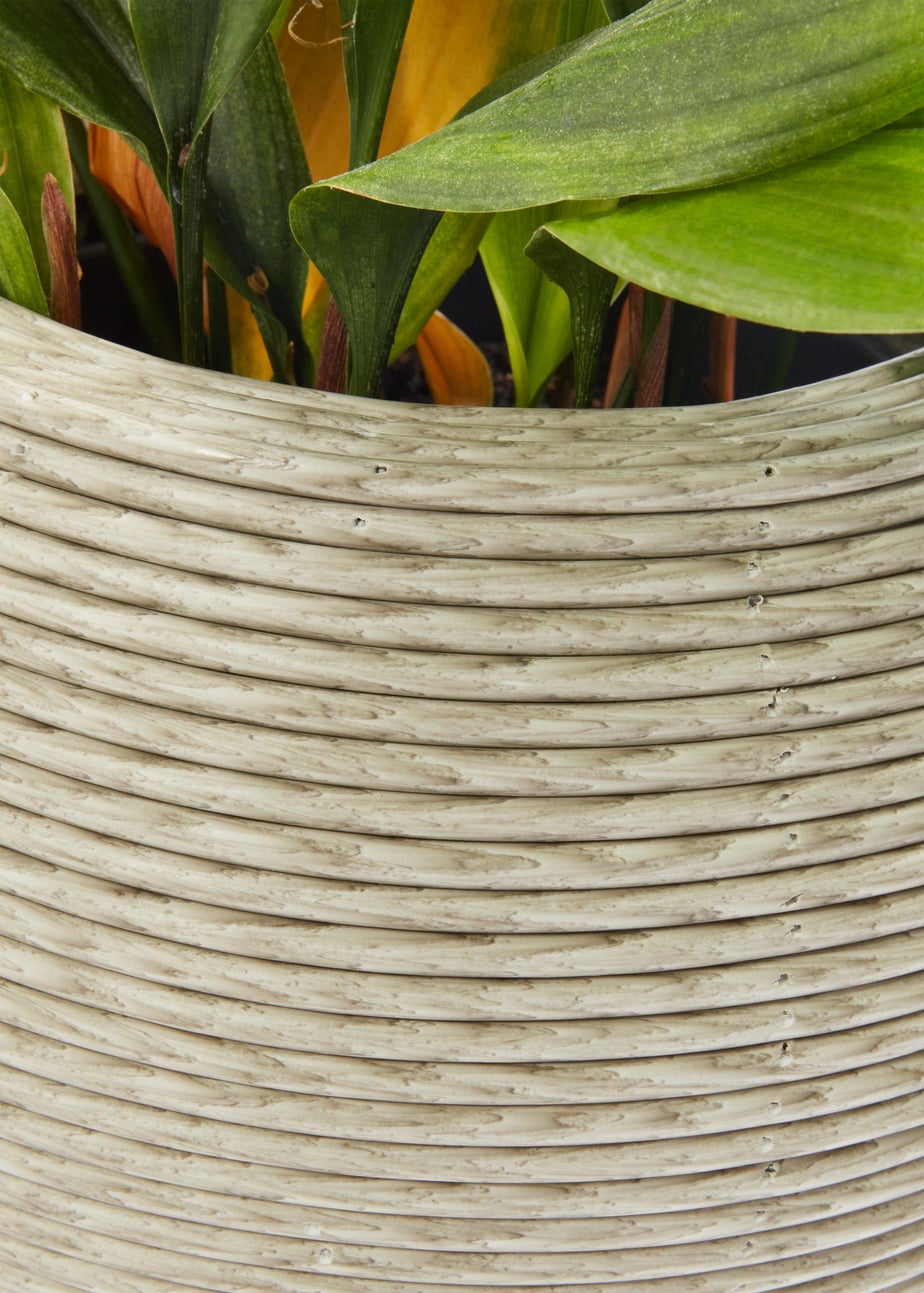 Outdoor Small Cream Plastic Woven Planter (26cm x 40cm)