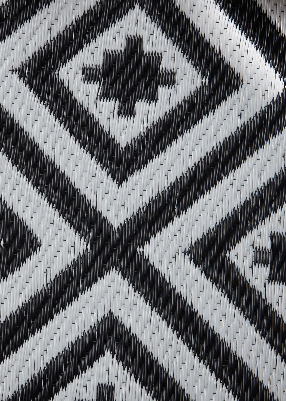 Outdoor Black Geo Design Rug (150cm x 220cm)