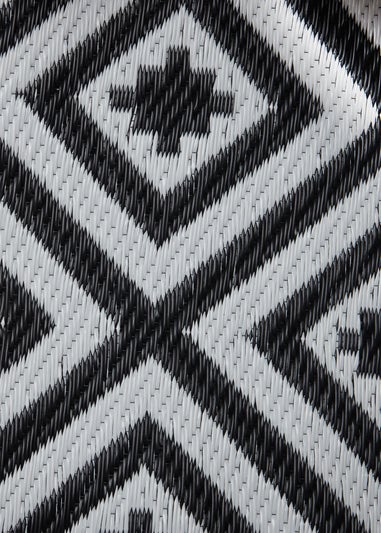 Outdoor Black Geo Design Rug (150cm x 220cm)