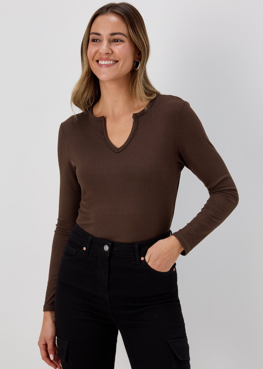 Brown Notch Neck Rib Top