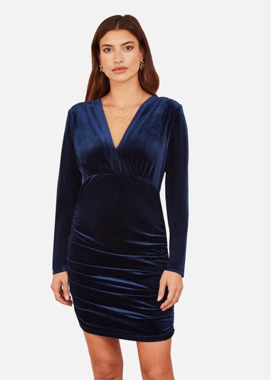 Mela Velvet Long Sleeve Ruched Fitted Dress In Blue