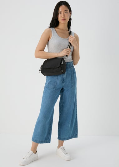 Mid Wash Wide Leg Crop Jeans