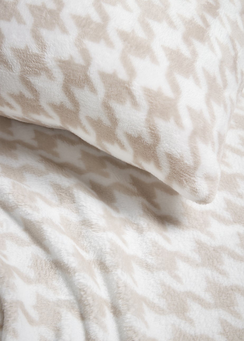 Natural & White Herringbone Cushion & Throw Set