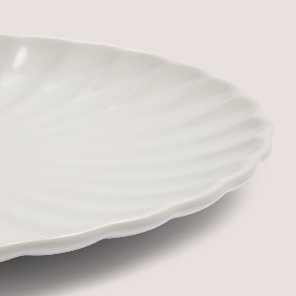 Natural Scalloped Dinner Plate