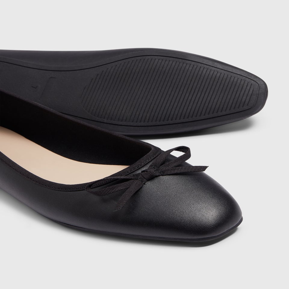 Black Ballet Flats