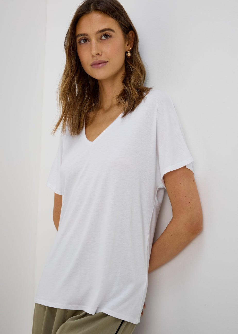 Et Vous White Classic V Neck T-Shirt