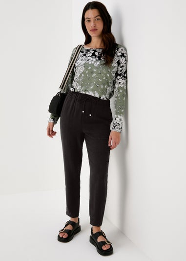 Black Light Weight Tapered Trousers