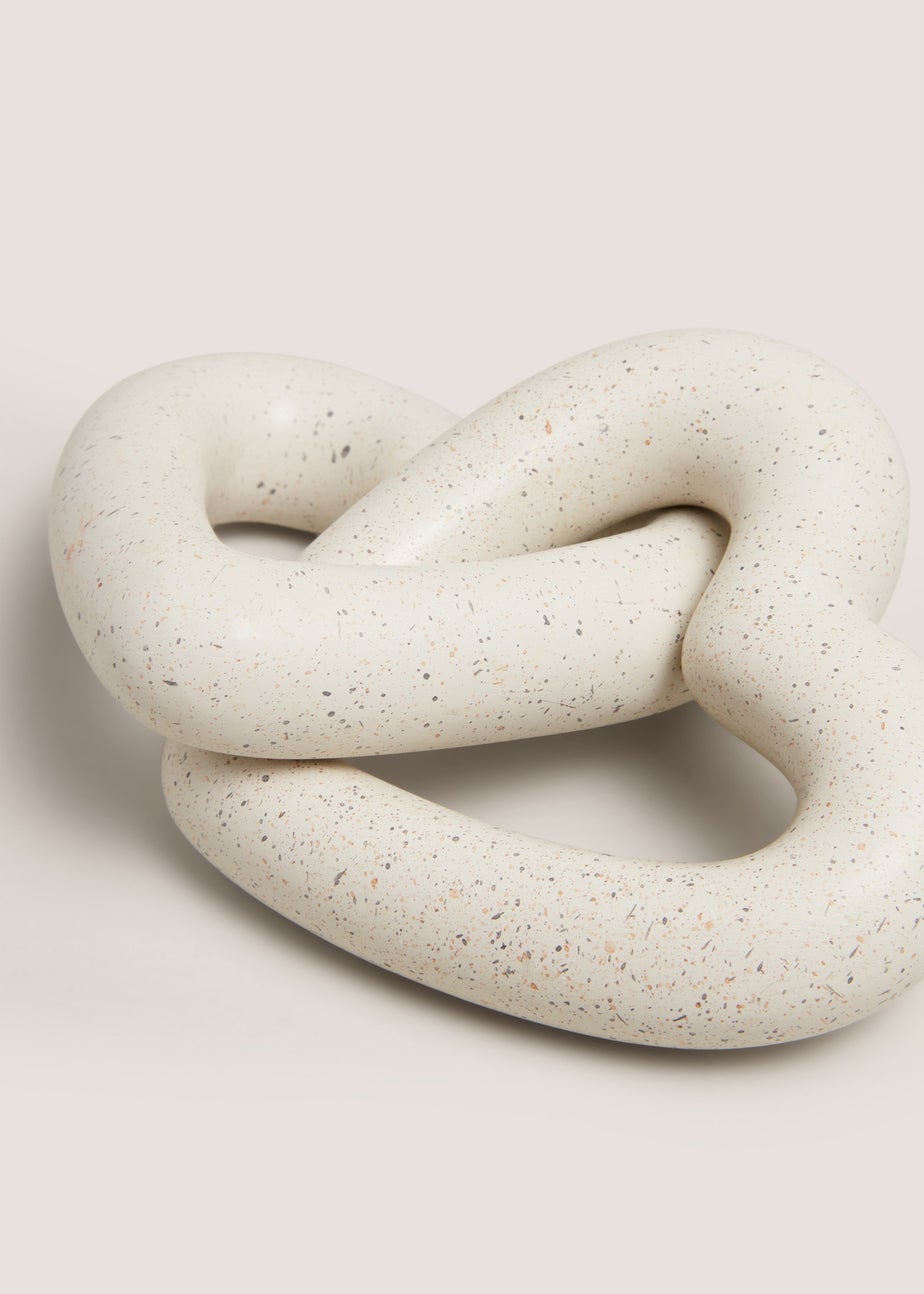 White Wood Heart Chain (25cm x 16.3cm x 16.3cm)