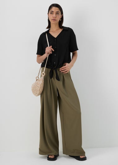 Black Solid Tie Front Airflow Shirt